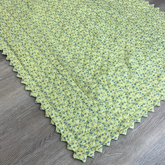 Vintage Handmade scrolled edge ladybug floral butterfly quilt throw 47”x58” - Picture 12 of 17